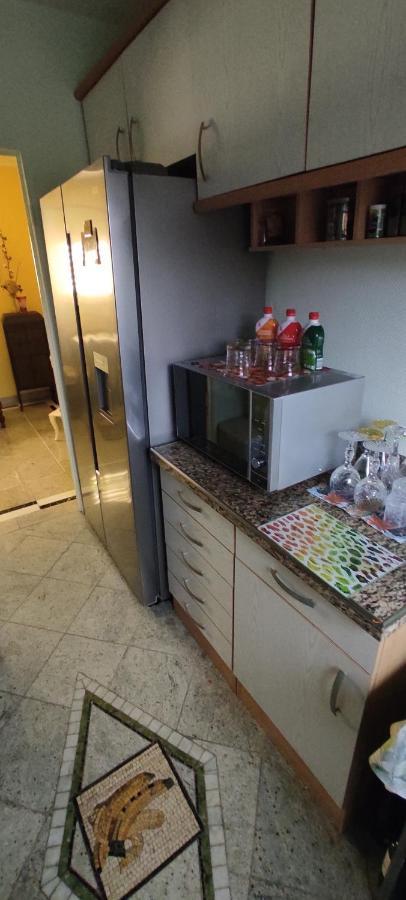 Weltoffenes Privates Gaestezimmer Bei Lgbtq Freundlichen Gastgeber Der Mit In Der Wohnung Lebt Berlin Eksteriør bilde