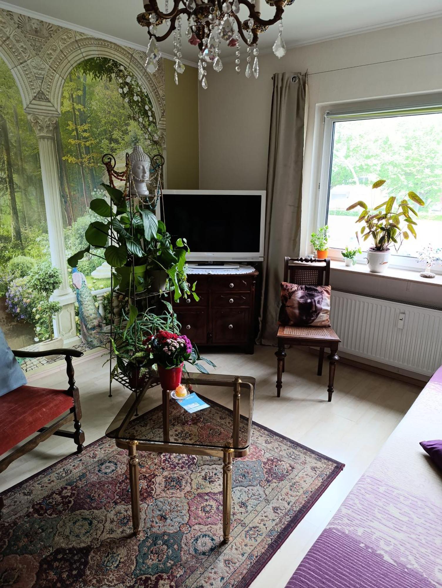 Weltoffenes Privates Gaestezimmer Bei Lgbtq Freundlichen Gastgeber Der Mit In Der Wohnung Lebt Berlin Eksteriør bilde